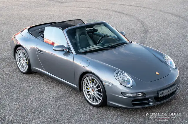 Porsche 911 view 13