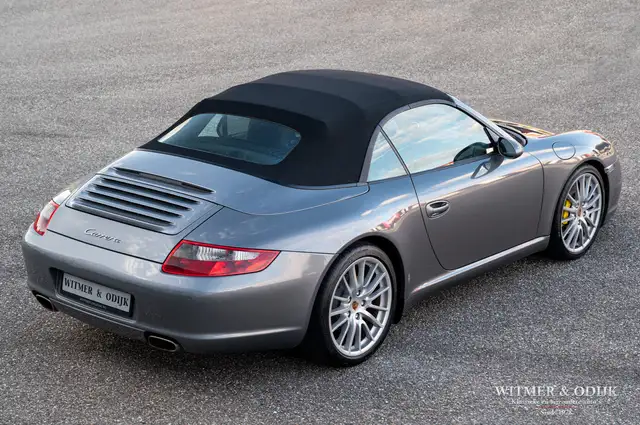 Porsche 911 view 2