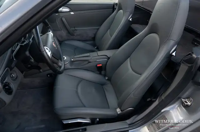 Porsche 911 view 4