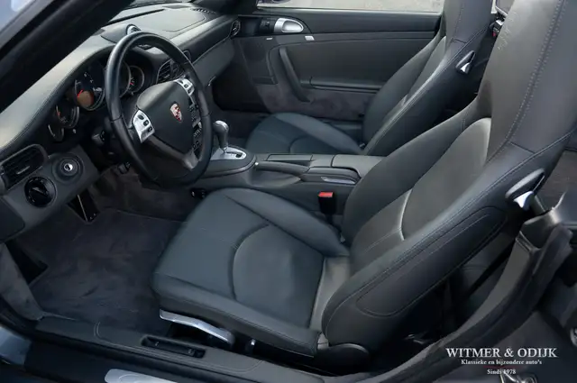 Porsche 911 view 3