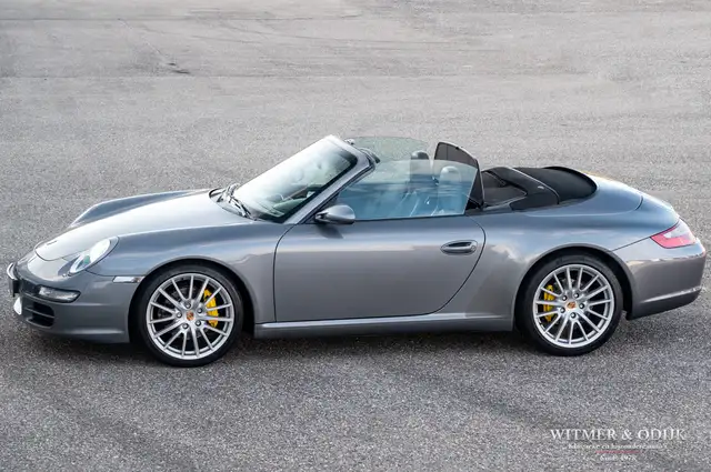 Porsche 911 view 12