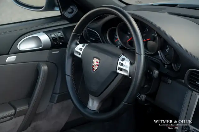 Porsche 911 view 10
