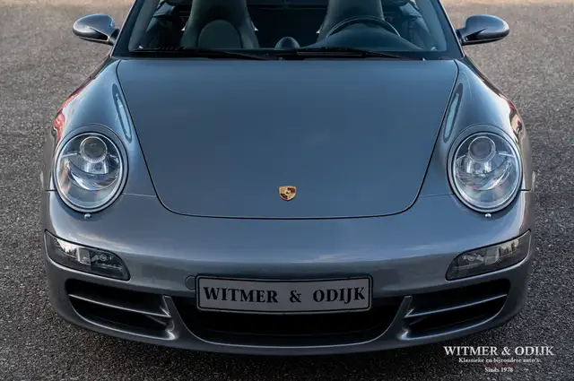 Porsche 911 view 7
