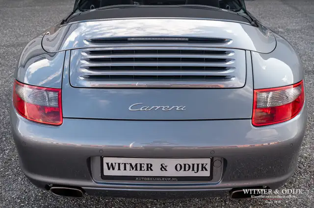 Porsche 911 view 8