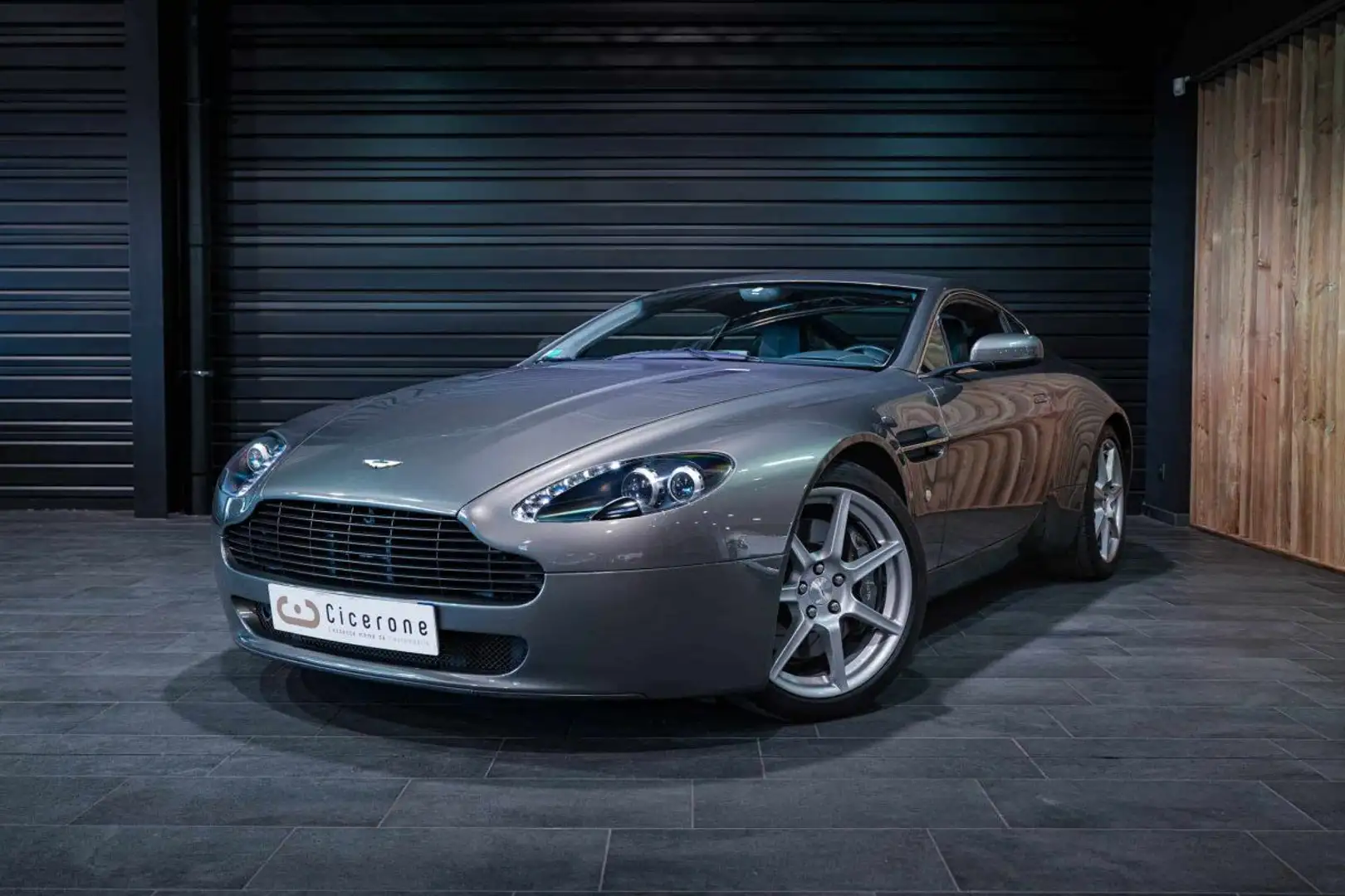Aston Martin V8 Vantage Gris - 2