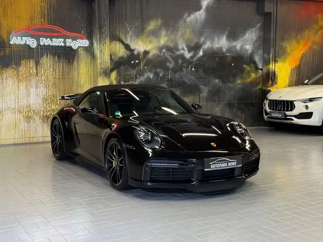 Porsche 911 view 9