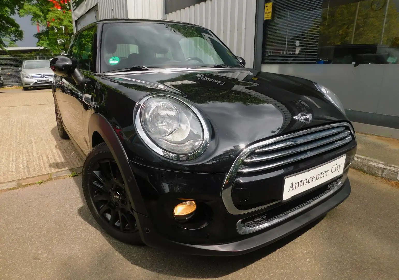 MINI Cooper Automatik Navi PDC Sitzheizung Tempomat Schwarz - 1