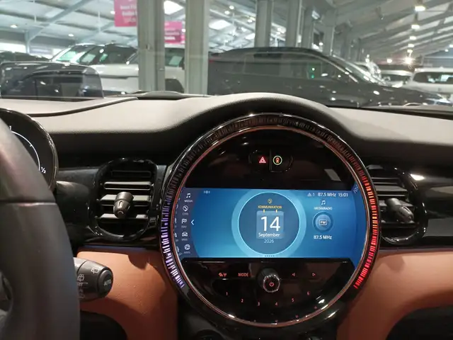 Mini Hatch view 11