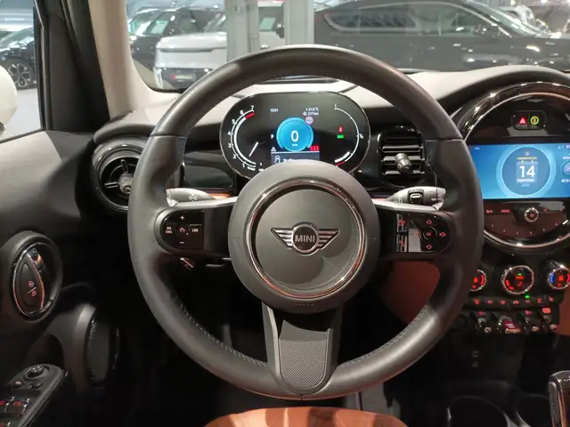 Mini Hatch view 10
