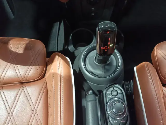 Mini Hatch view 13