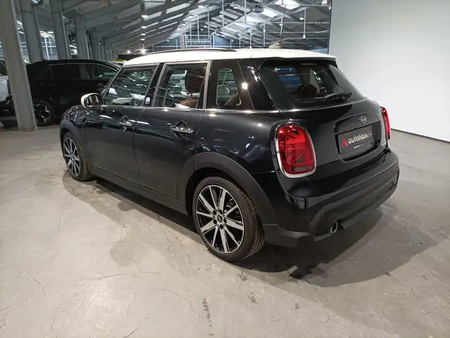 Mini Hatch view 4