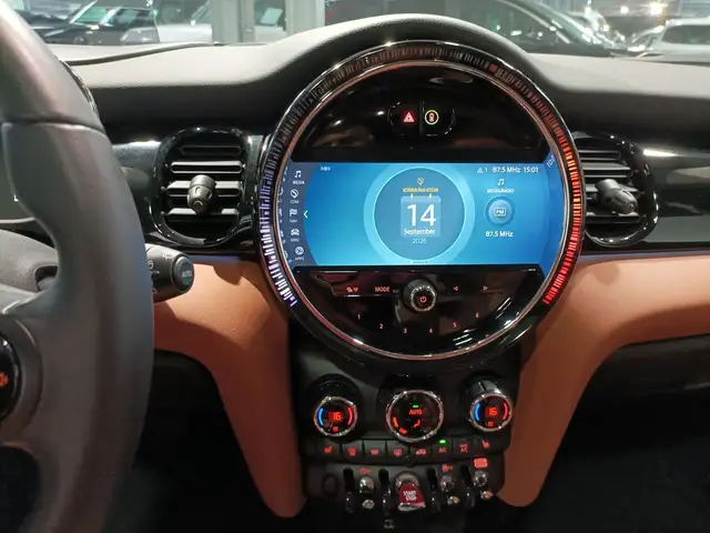 Mini Hatch view 12