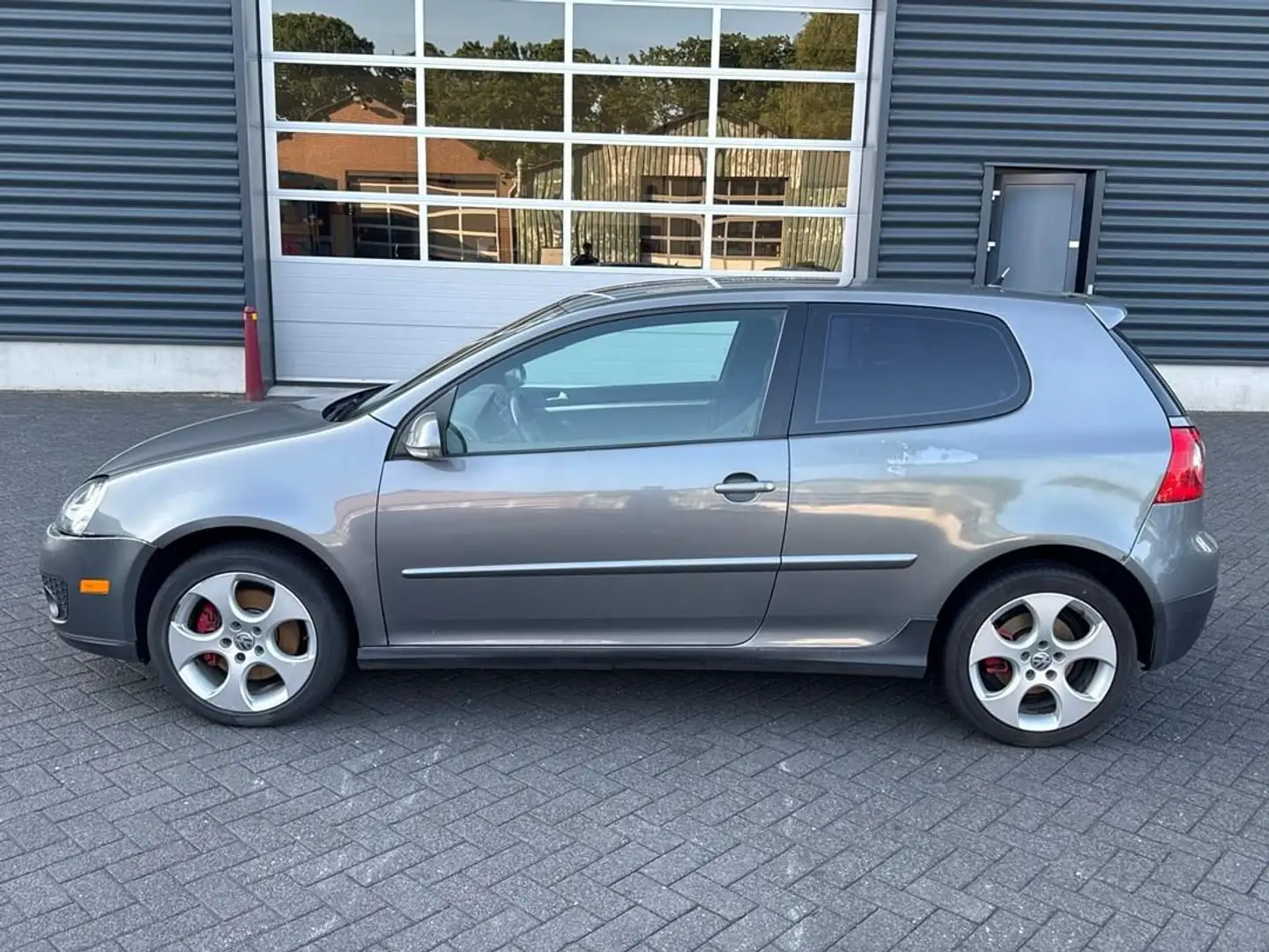 Volkswagen Golf GTI 2.0 TFSI Grijs - 2
