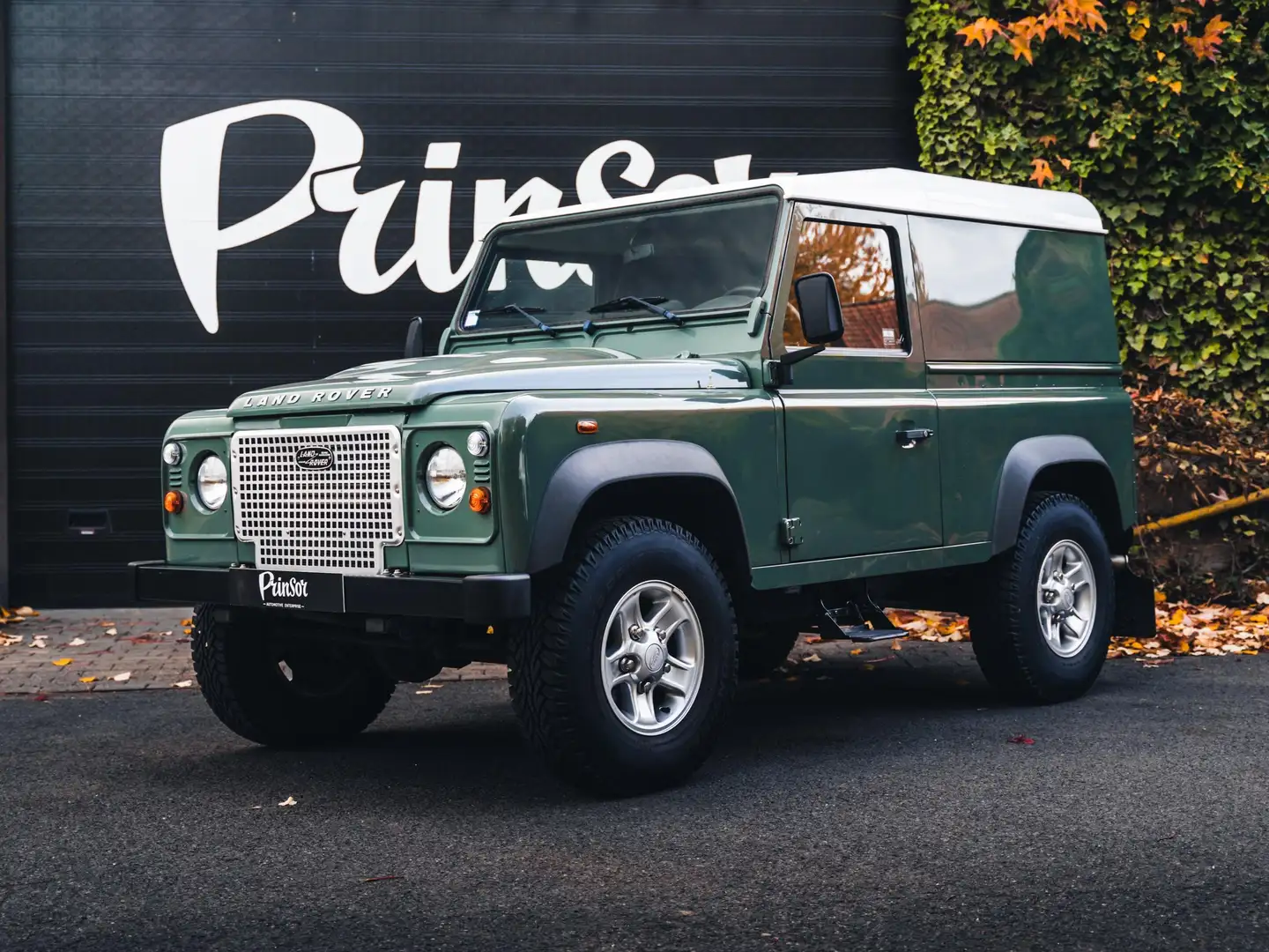 Land Rover Defender Defender 90 CLASSIC // KESWICK GREEN // TOPCOND Vert - 1