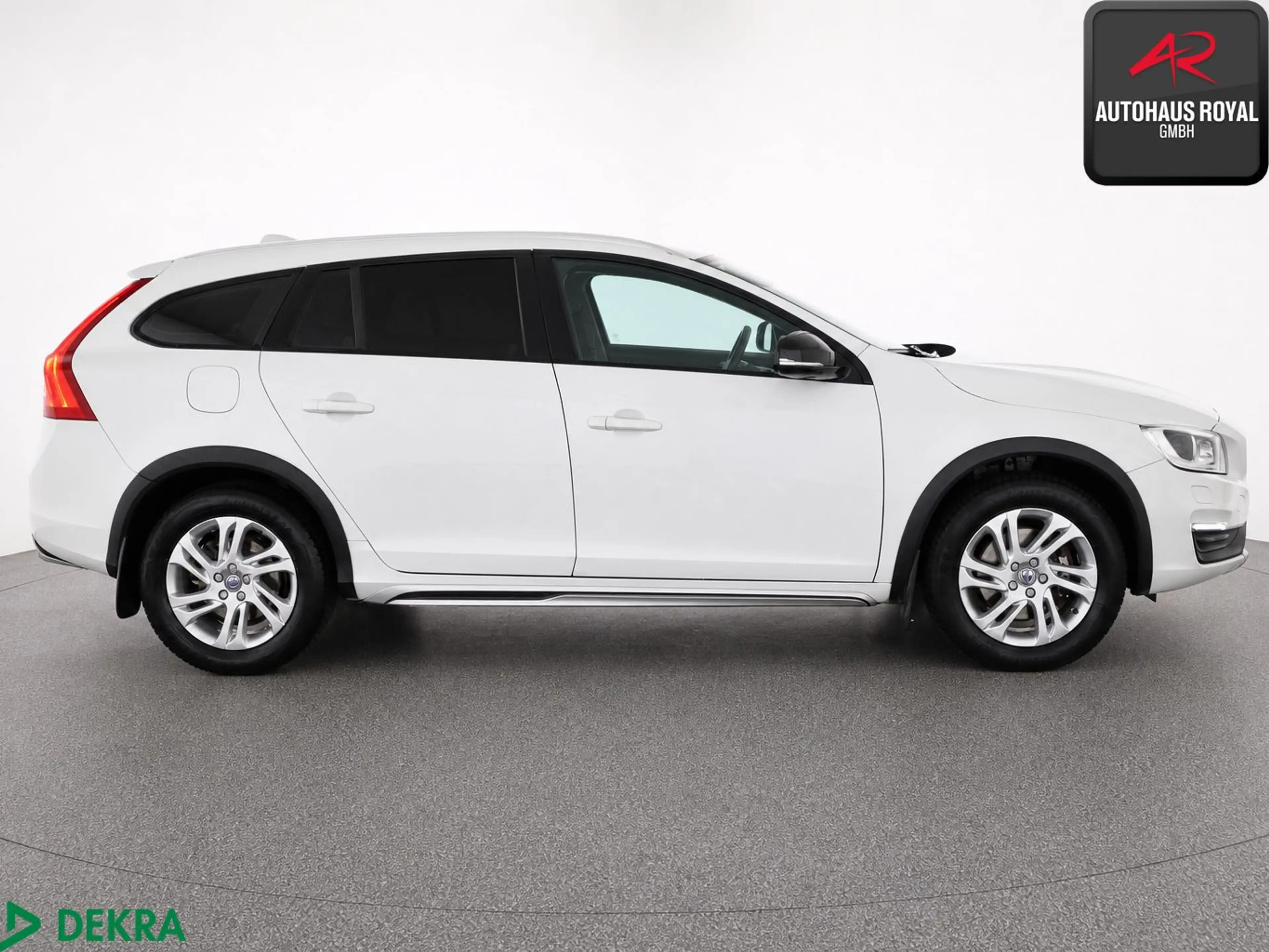 Volvo V60 Cross Country D3 TOTWINKEL,SPURHALTE,SITZHZ — photo 6