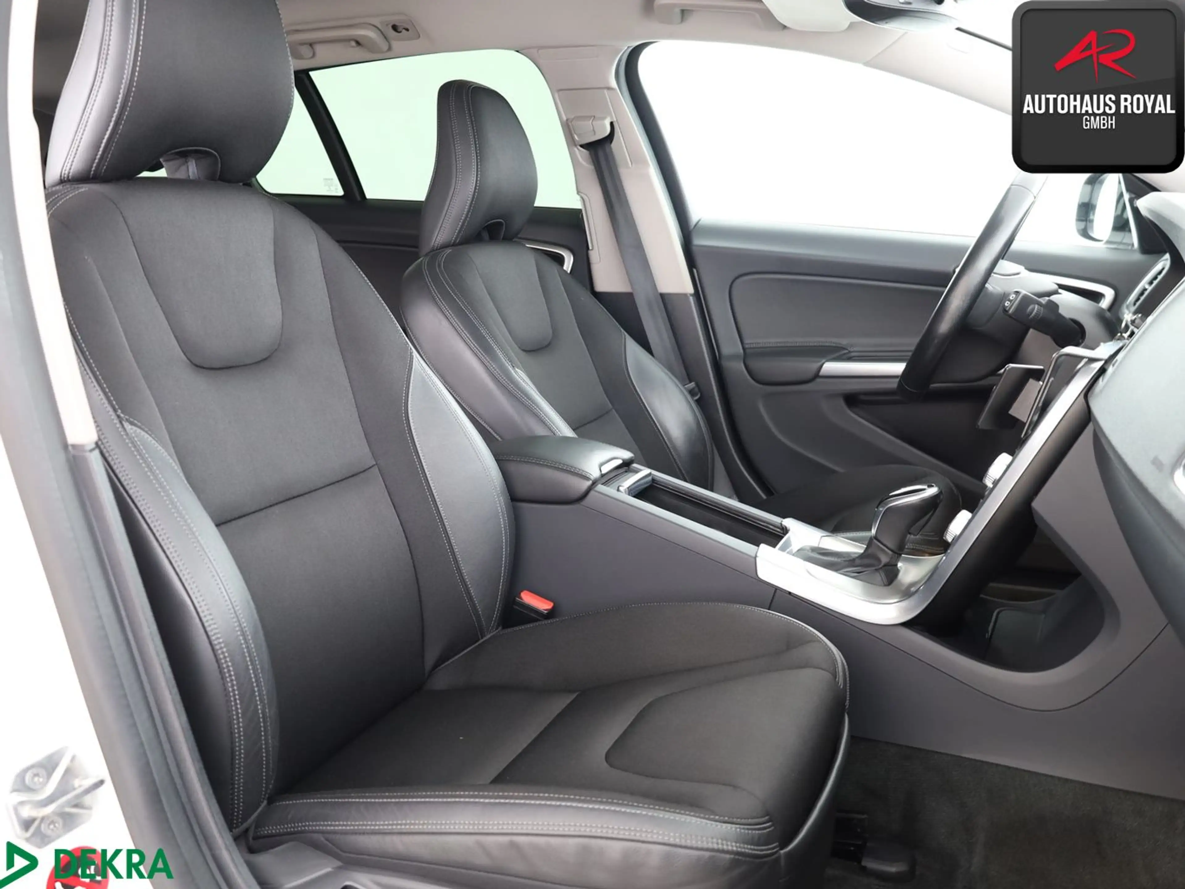 Volvo V60 Cross Country D3 TOTWINKEL,SPURHALTE,SITZHZ — photo 12