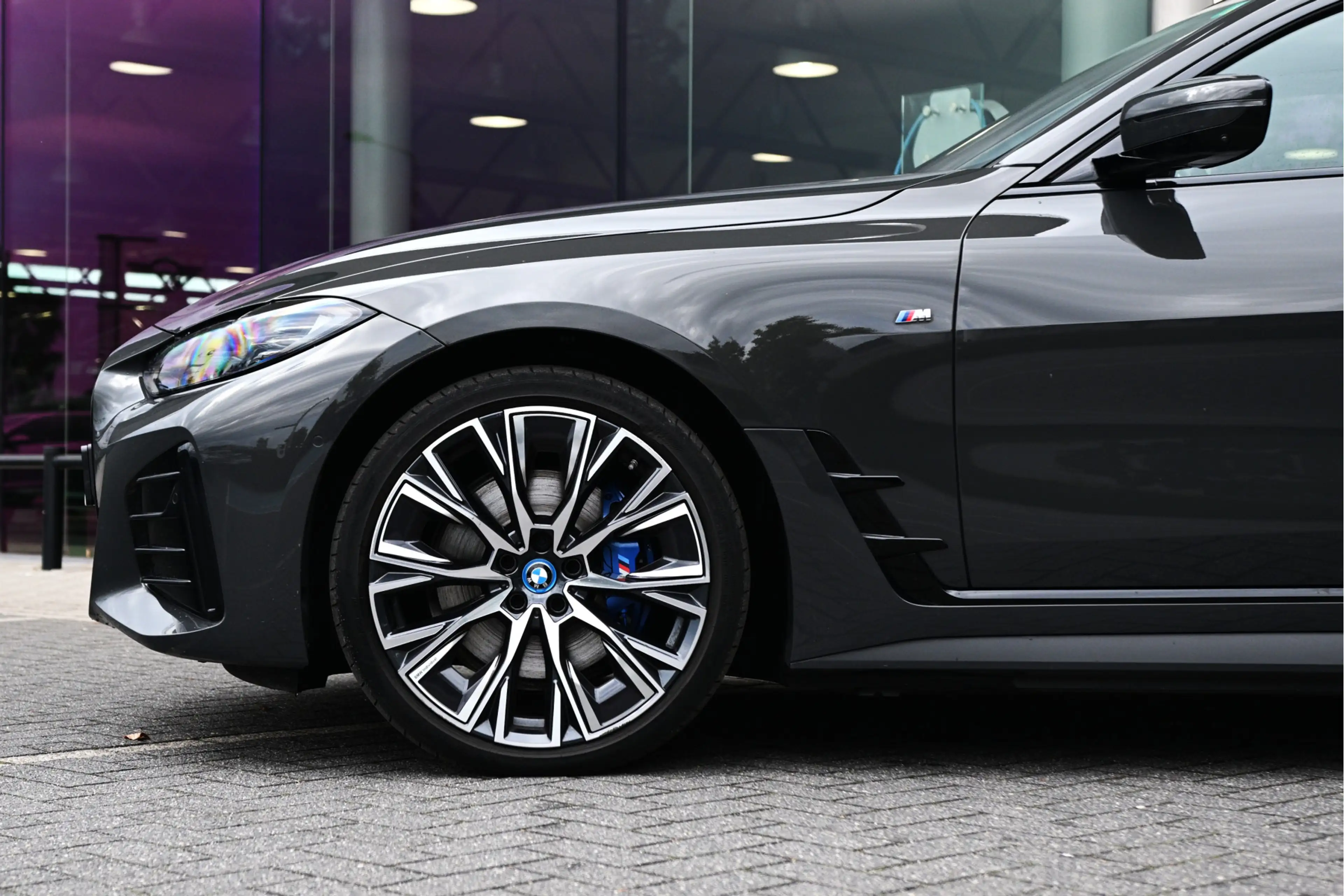 BMW i4 eDrive40 High Executive M Sport / Schuif-kanteldak — photo 11