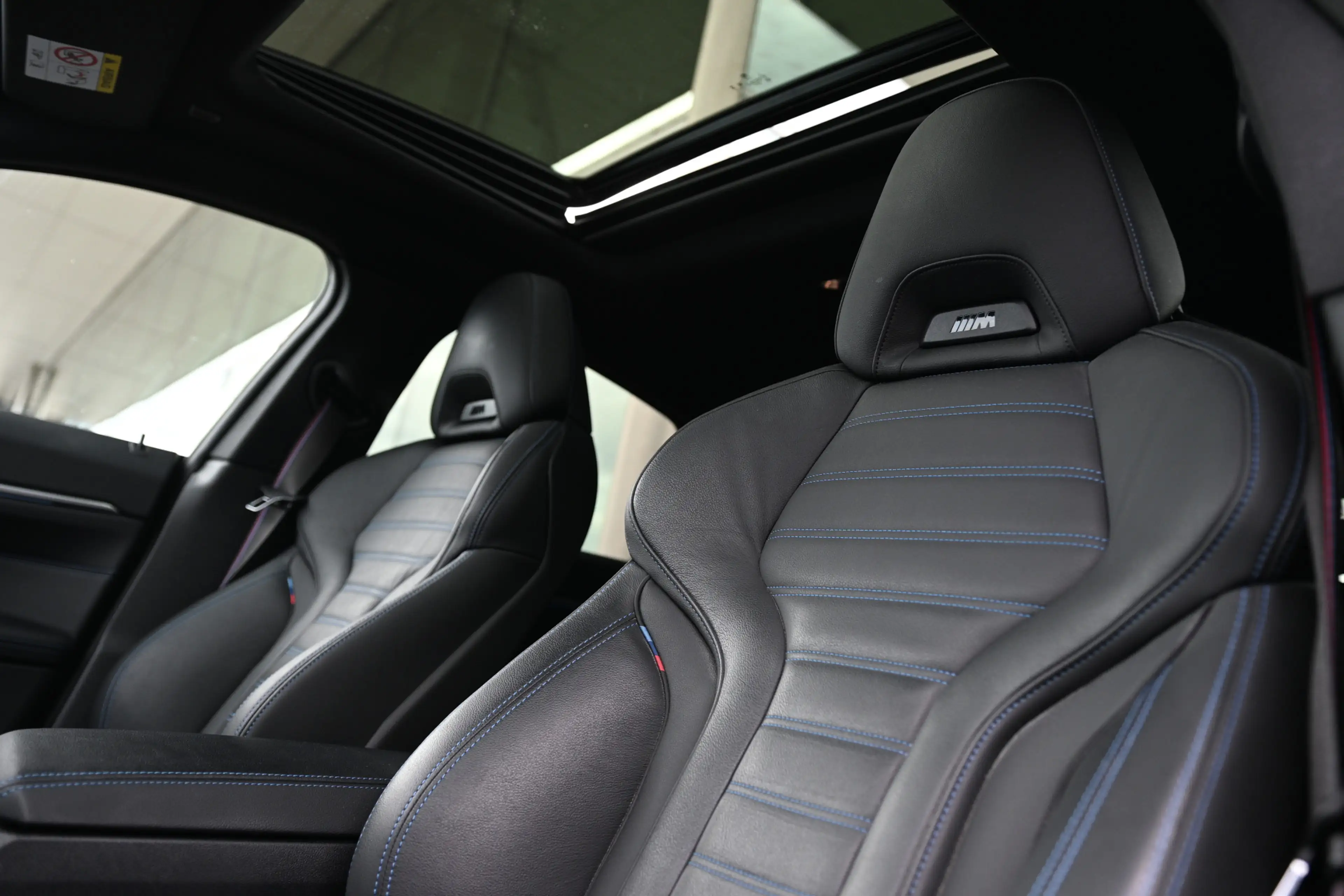 BMW i4 eDrive40 High Executive M Sport / Schuif-kanteldak — photo 2