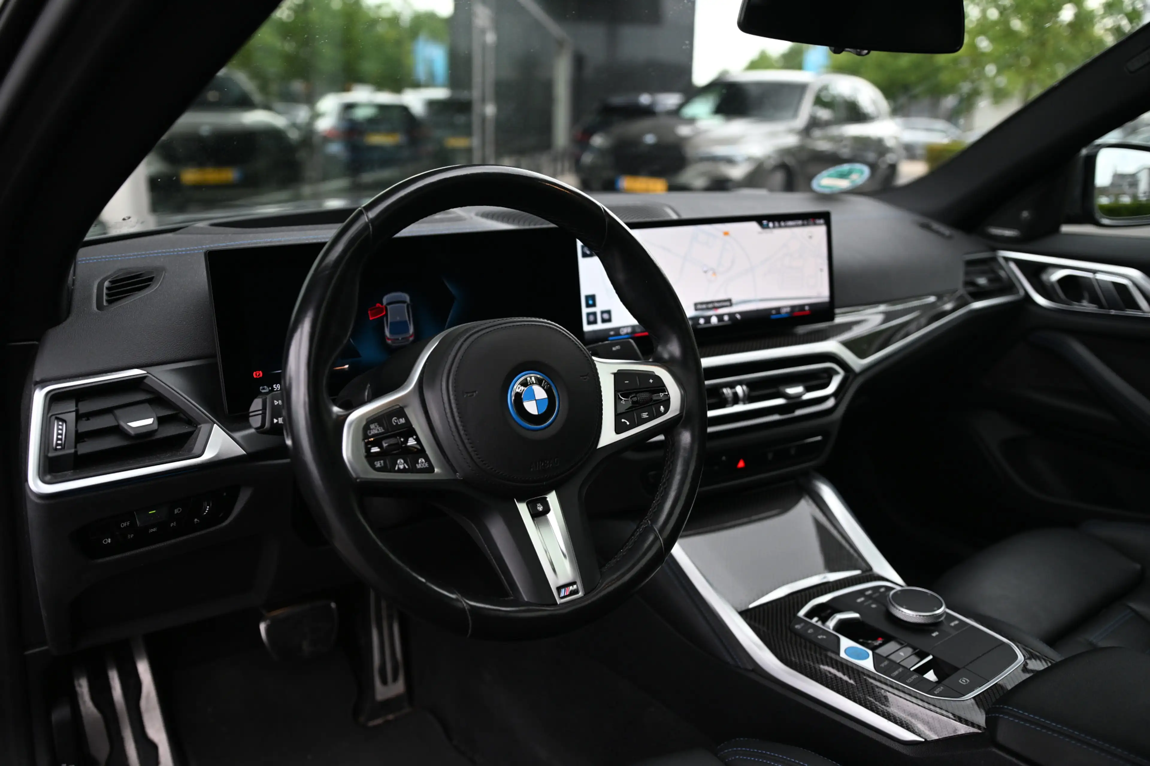 BMW i4 eDrive40 High Executive M Sport / Schuif-kanteldak — photo 4