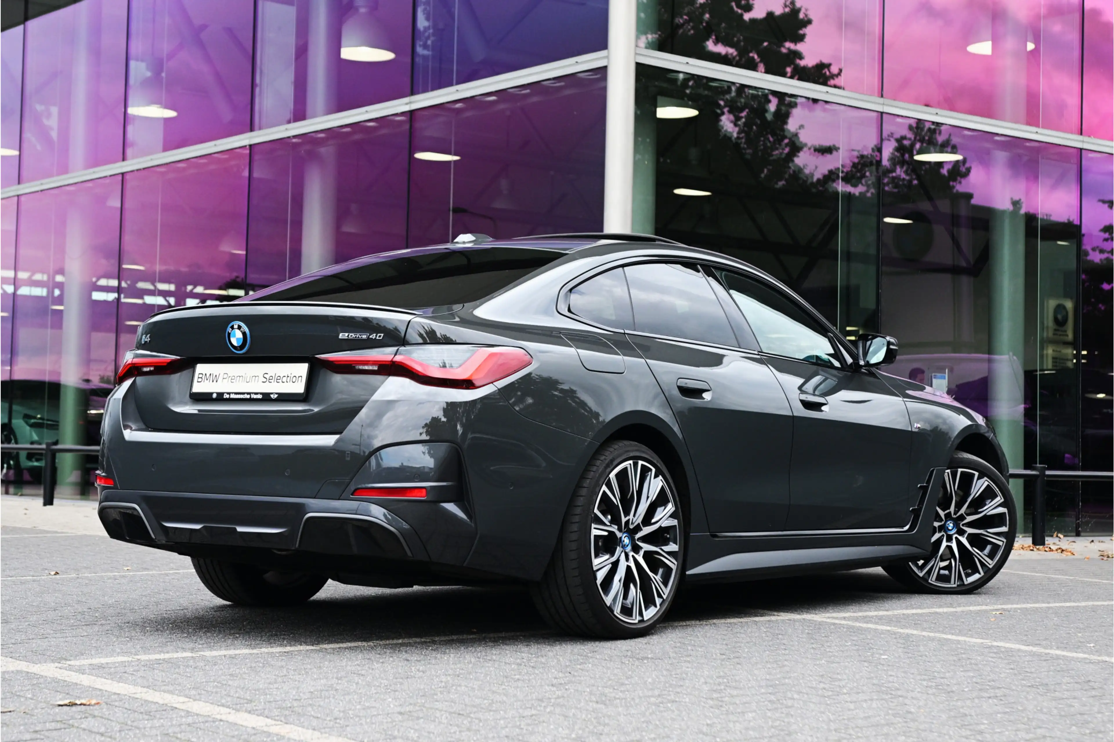 BMW i4 eDrive40 High Executive M Sport / Schuif-kanteldak — photo 3