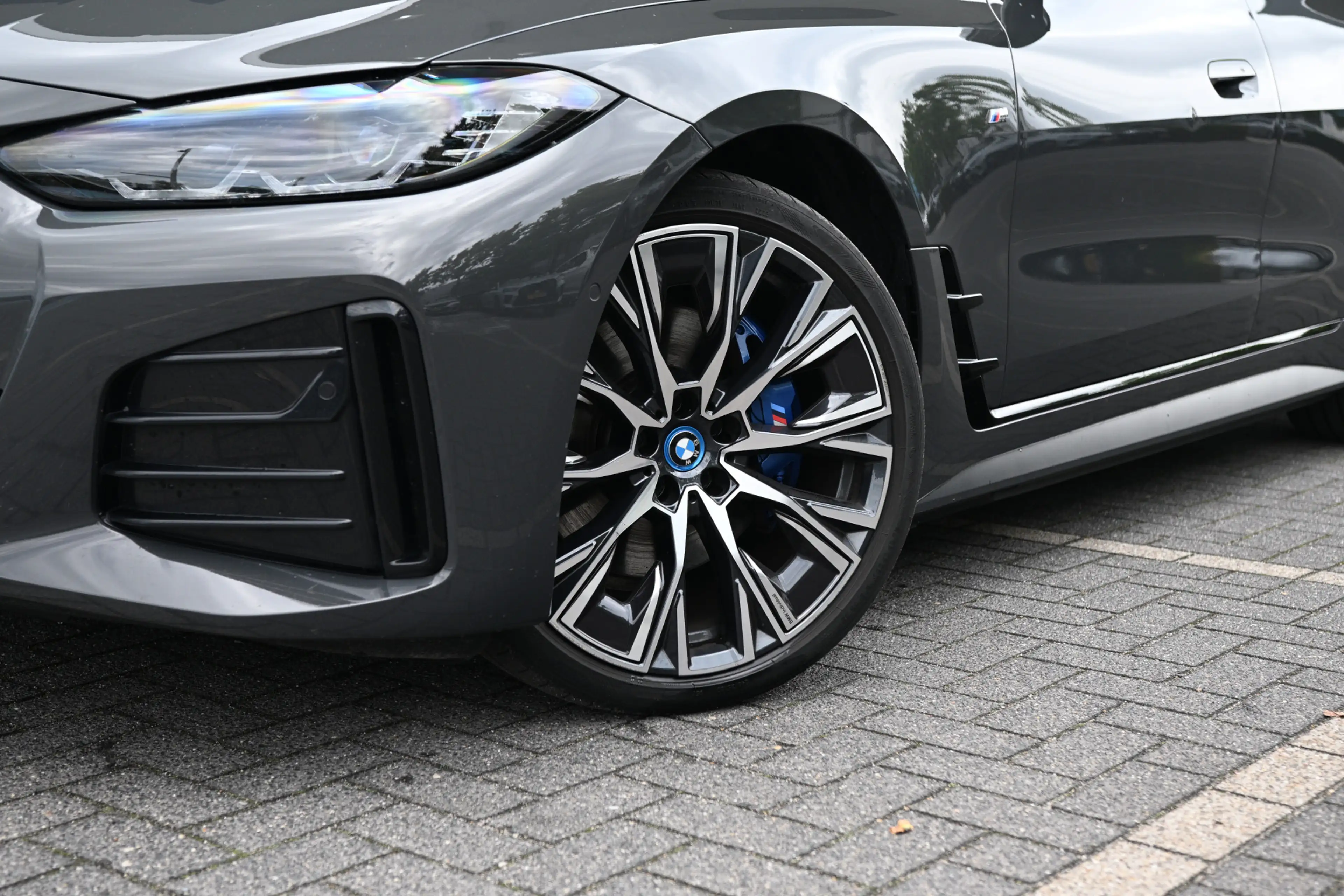 BMW i4 eDrive40 High Executive M Sport / Schuif-kanteldak — photo 15