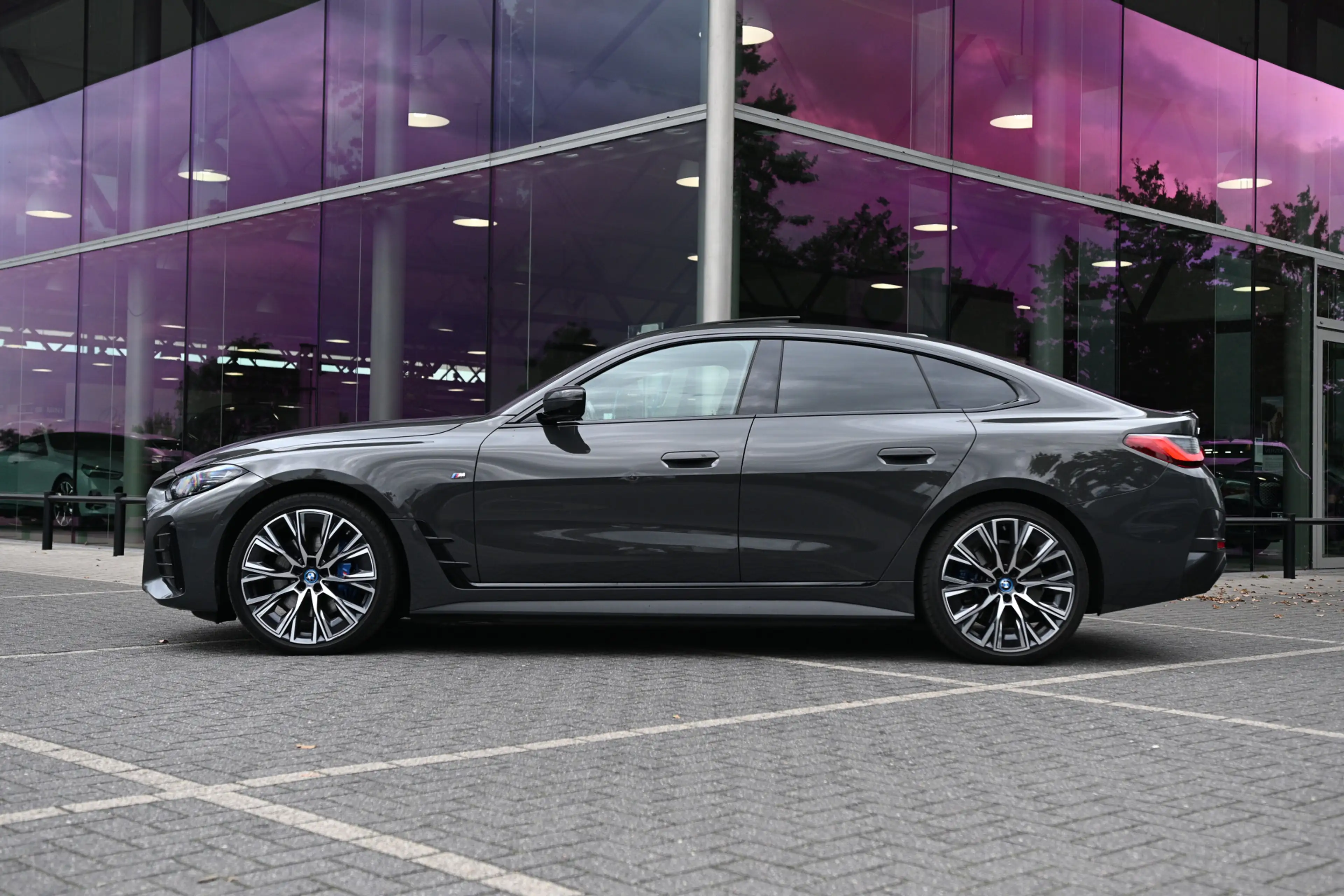 BMW i4 eDrive40 High Executive M Sport / Schuif-kanteldak — photo 9