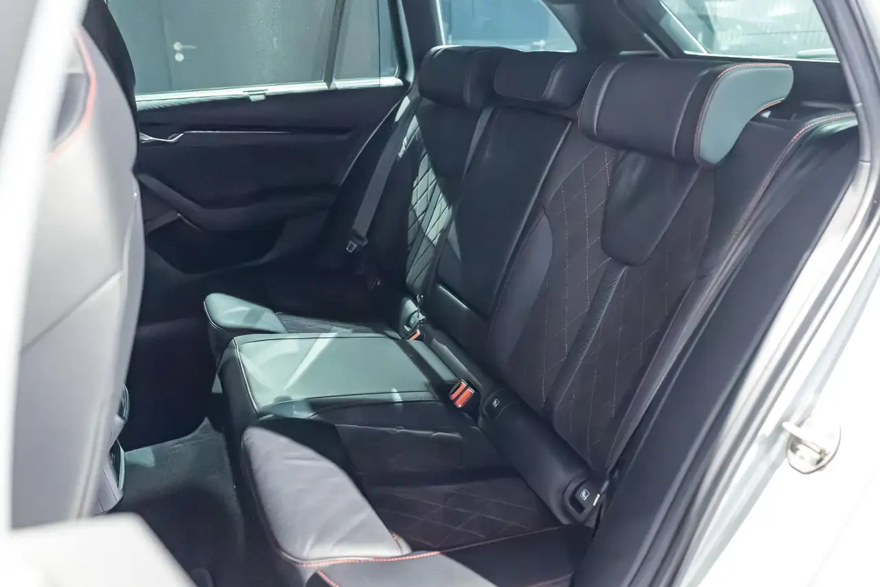 Skoda Octavia Combi 1.4 TSI PHEV 245 pk DSG6 RS MEMORY SEATS C, миниатюра 8