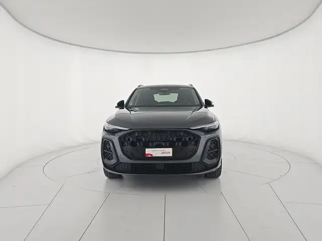 Audi Q5 view 8
