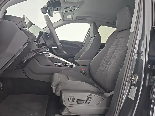 Audi Q5 view 11