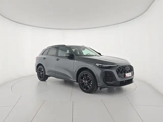 Audi Q5 view 7