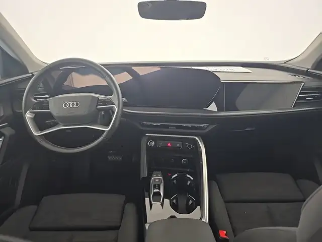 Audi Q5 view 13