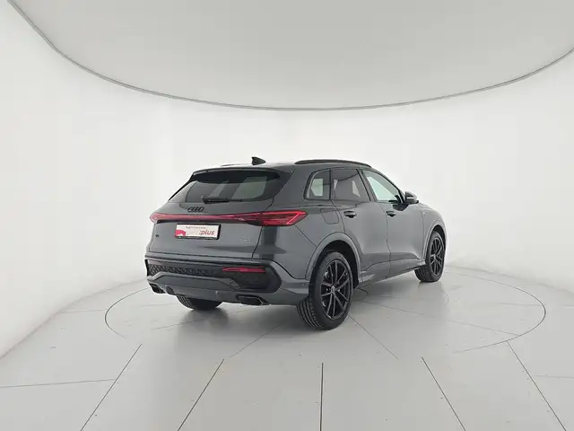 Audi Q5 view 5
