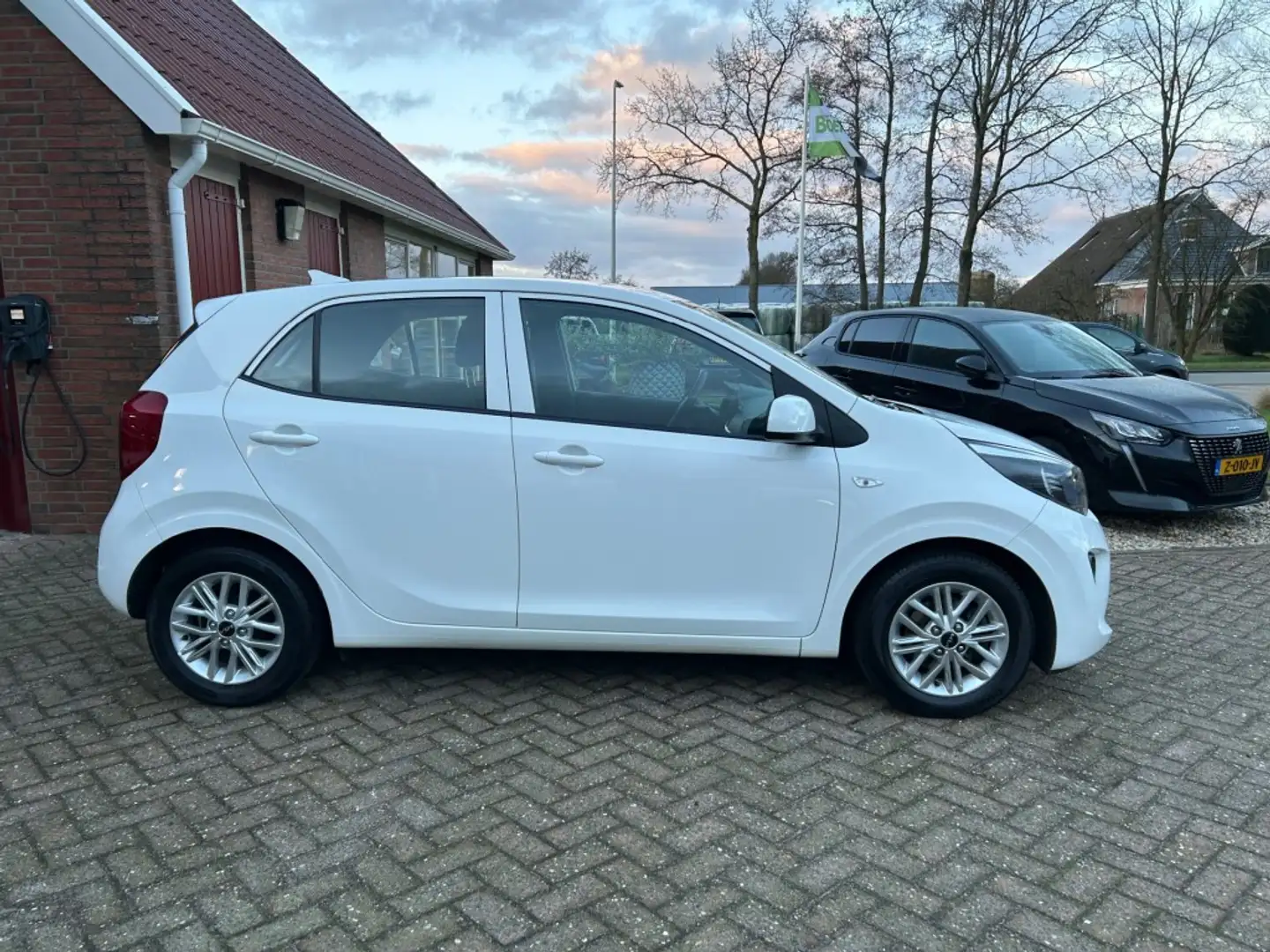 Kia Picanto 1.0 DPI DYNAMICLINE 5-DRS LUXE UITVOERING! Wit - 2