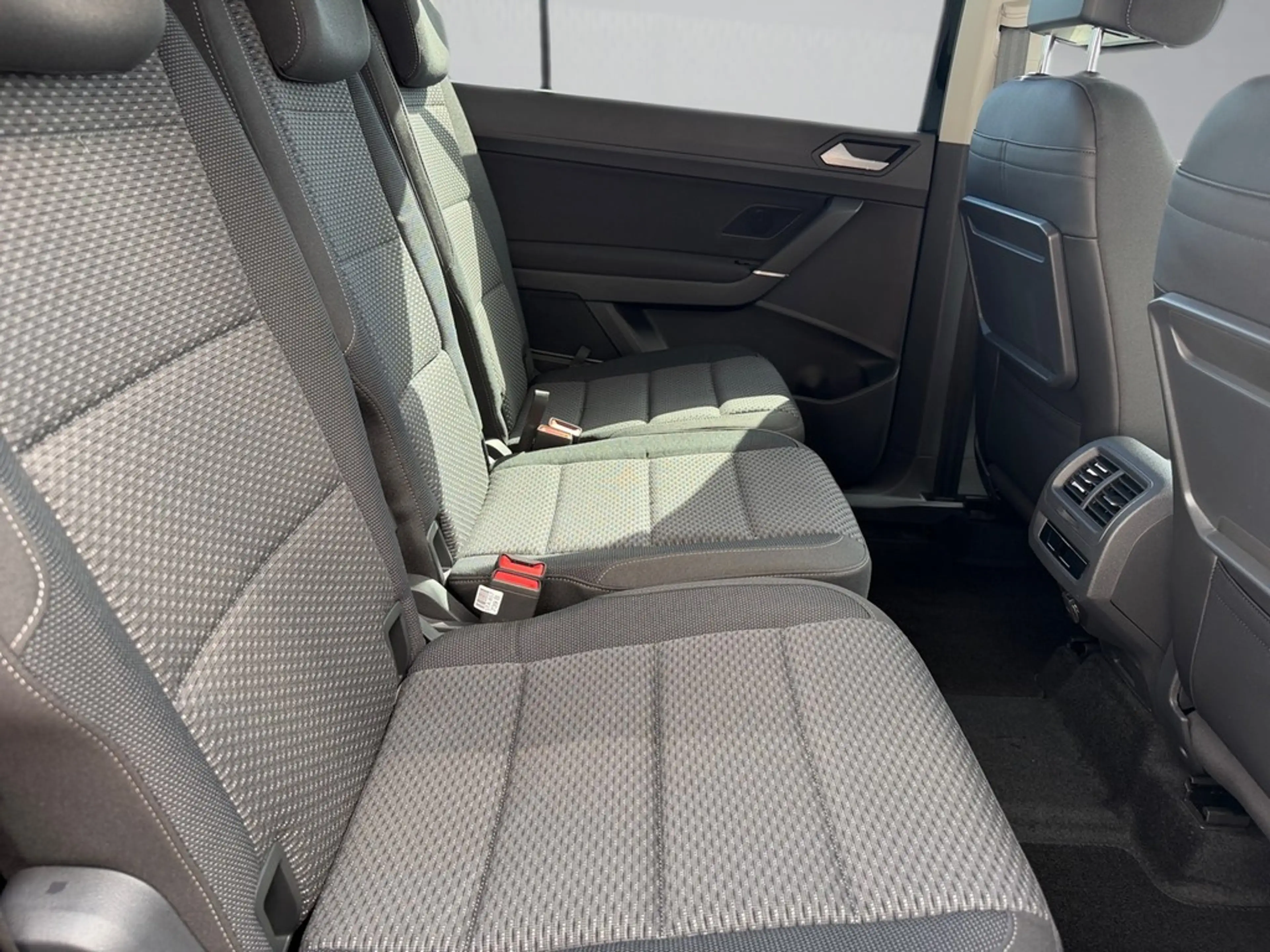 Volkswagen Touran 1,5 l TSI DSG — photo 11