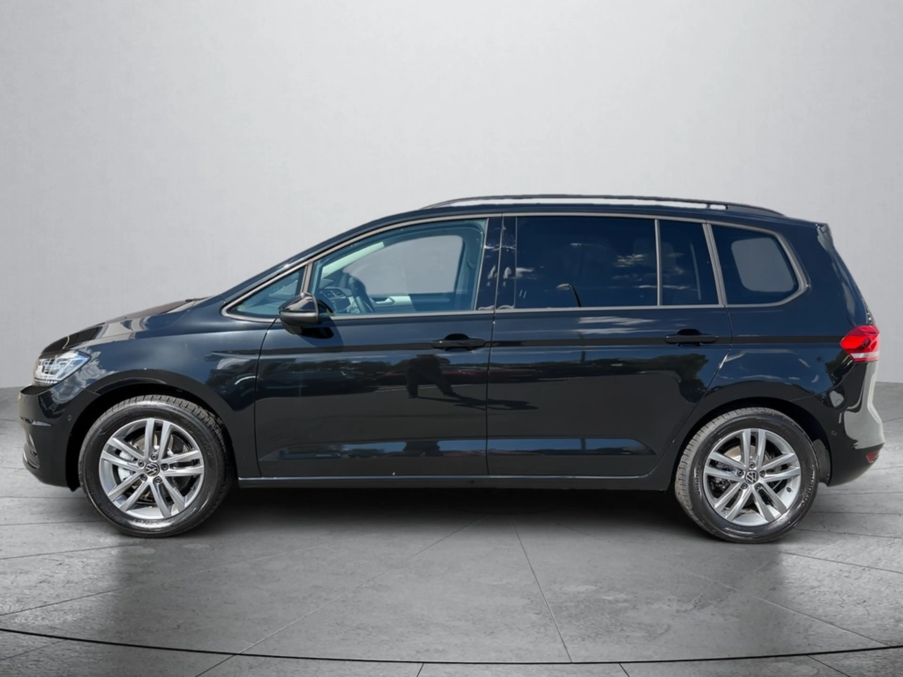 Volkswagen Touran 1,5 l TSI DSG — photo 4