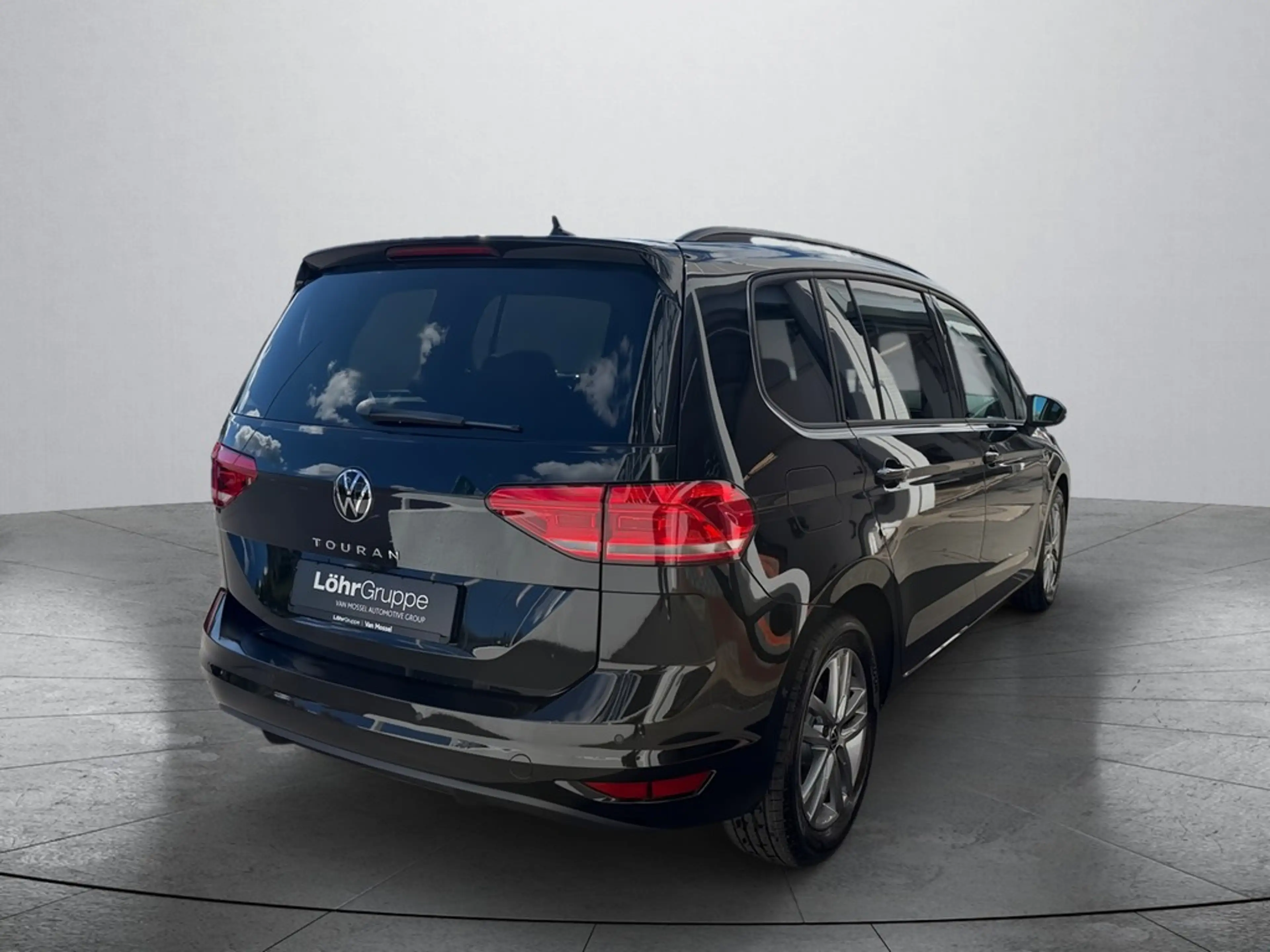 Volkswagen Touran 1,5 l TSI DSG — photo 5