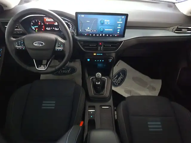 Ford Focus view 9