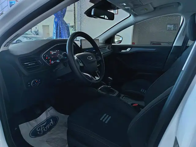 Ford Focus view 2