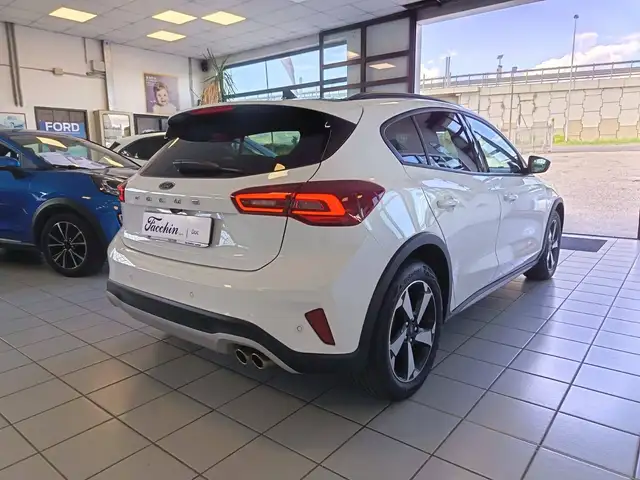 Ford Focus view 14