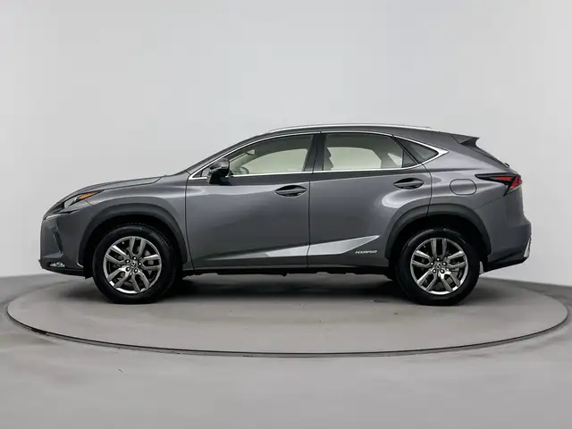 Lexus NX view 3