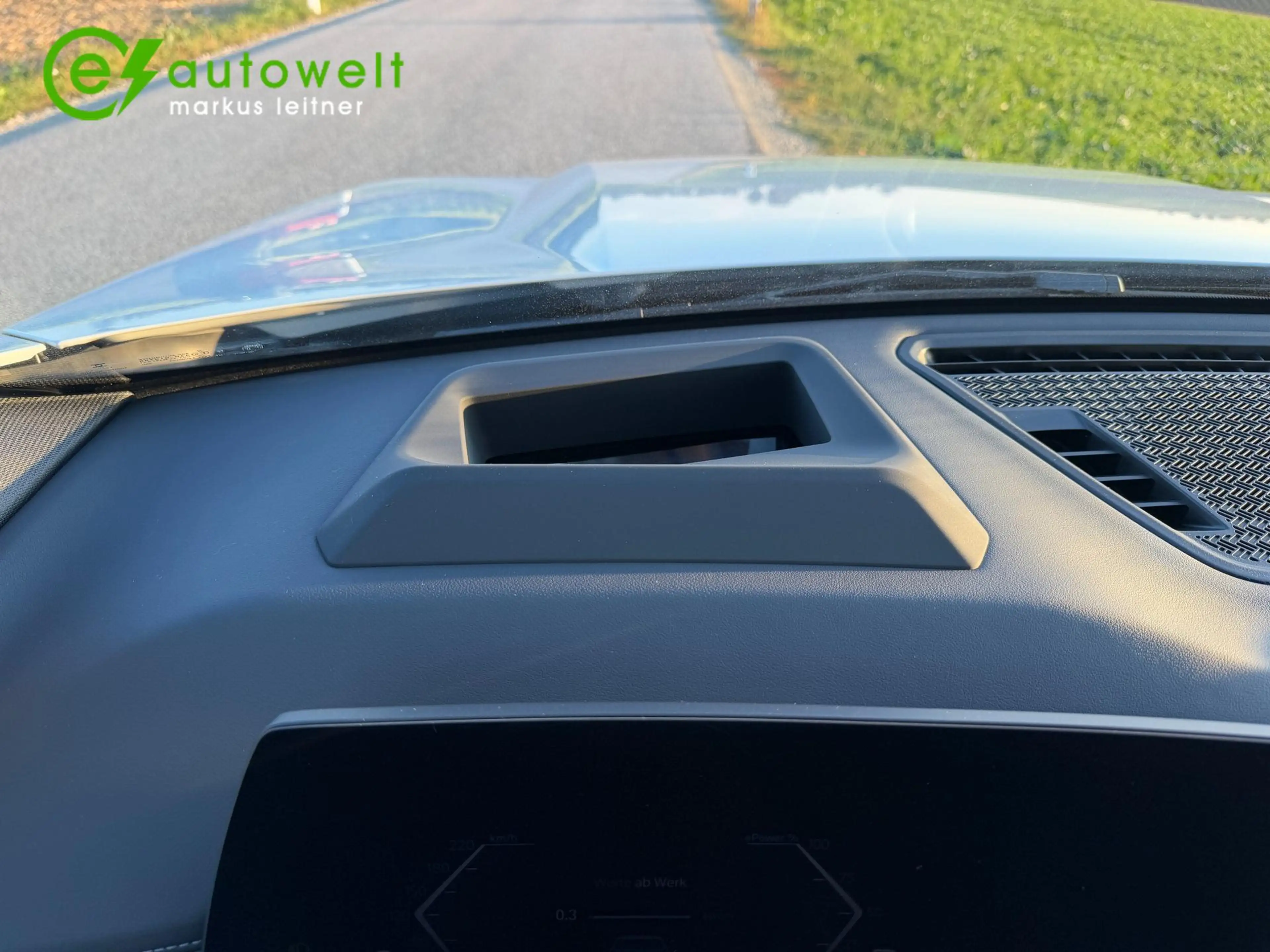 BMW iX1 xDrive30 65kWh HuD 360°-Kamera adapt.LED Wireless — photo 14