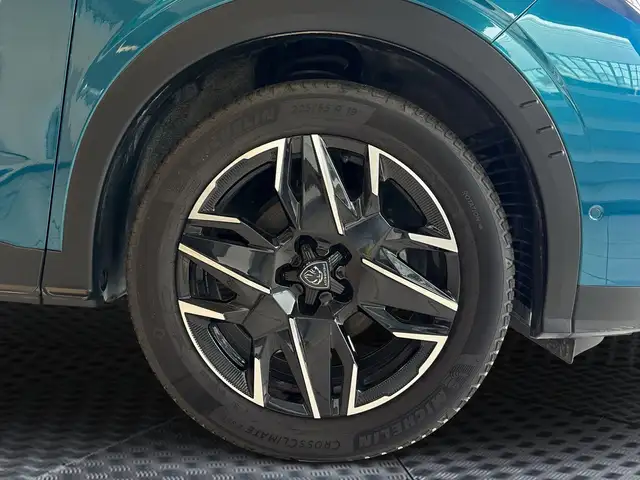 Peugeot 3008 view 9