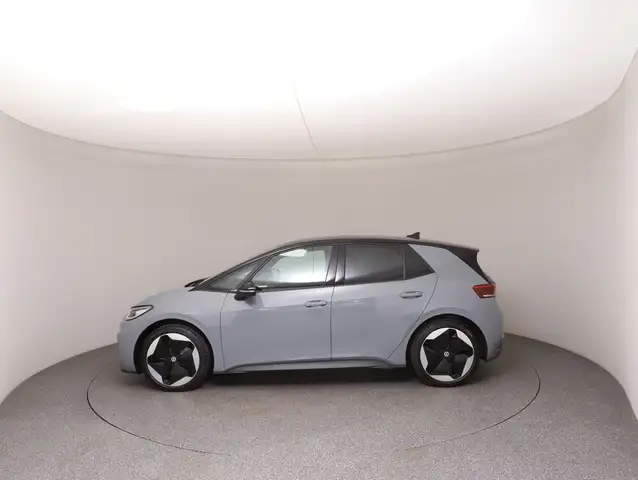 Volkswagen ID.3 view 3