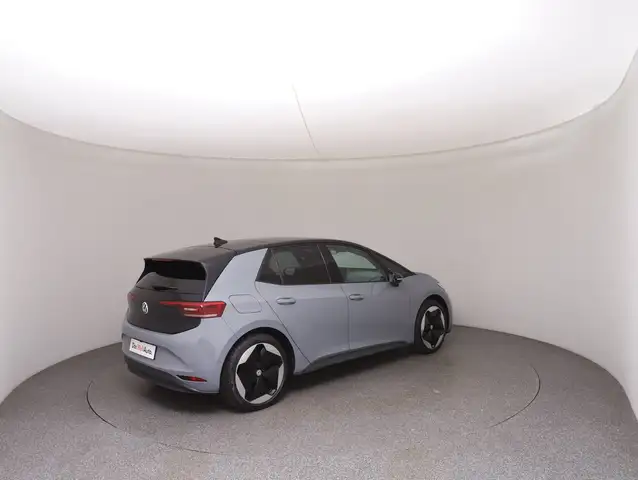 Volkswagen ID.3 view 6