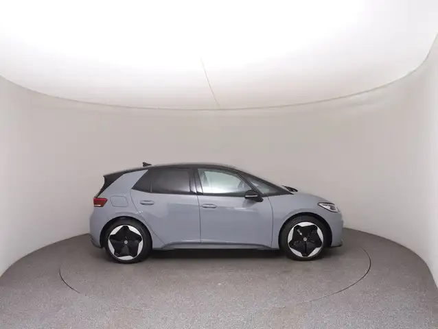 Volkswagen ID.3 view 7