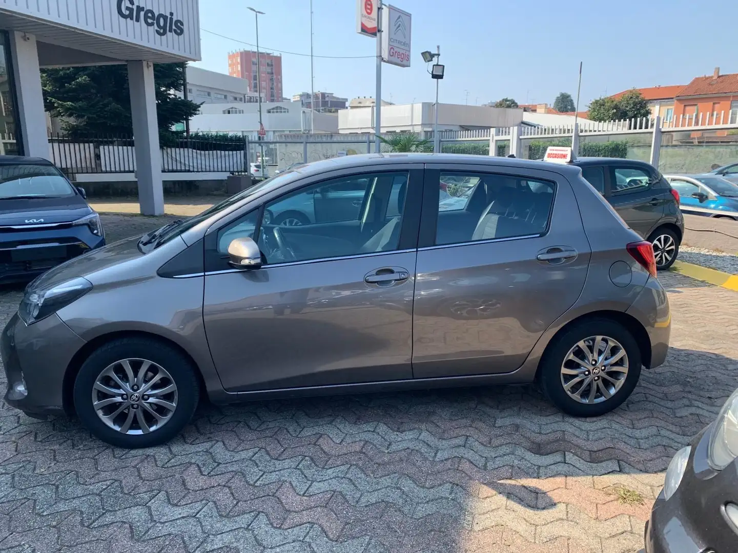 Toyota Yaris 1.0 active Grigio - 2