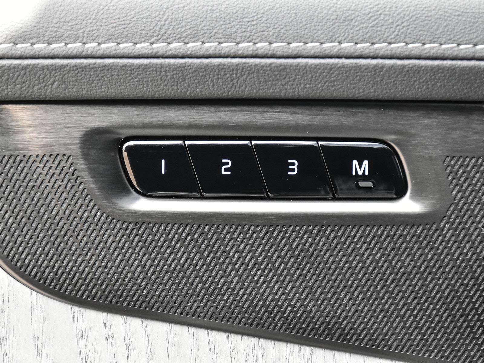 2026 Volvo XC90 B6 AWD Ultra Bright Theme 7-Seater thumb 14