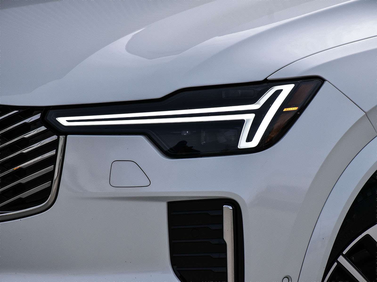 2026 Volvo XC90 B6 AWD Ultra Bright Theme 7-Seater thumb 7