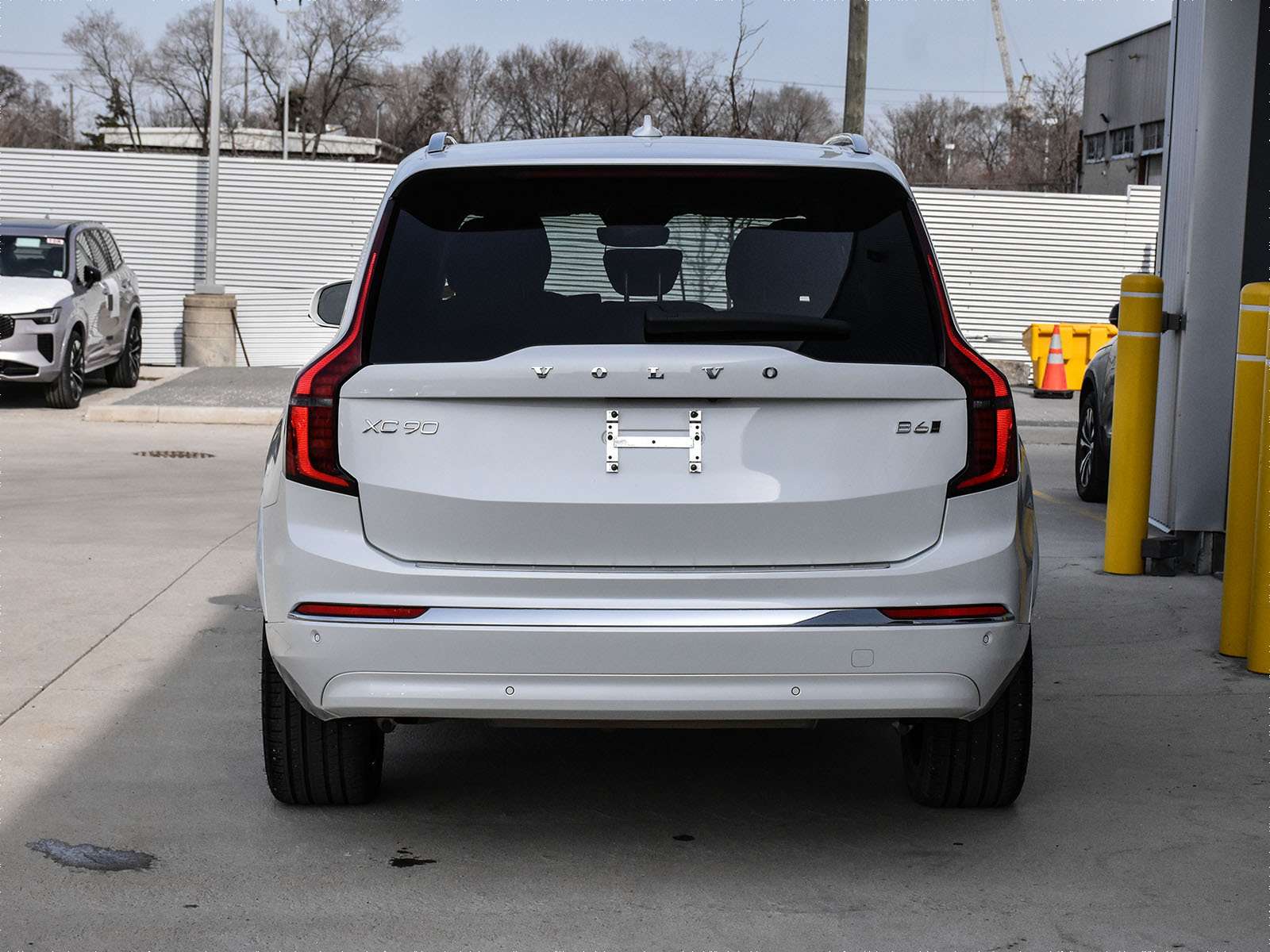 2026 Volvo XC90 B6 AWD Ultra Bright Theme 7-Seater alt 5