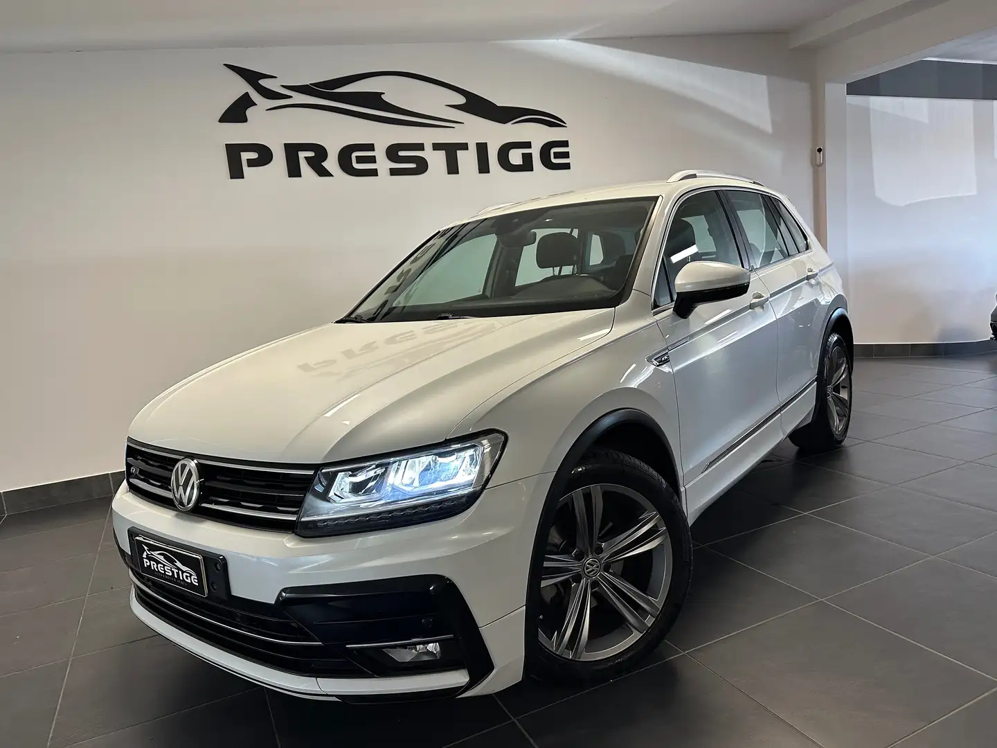 Volkswagen Tiguan TIGUAN 2.0 DSG 150CV R-LINE PRONTA CONSEGNA Weiß - 1